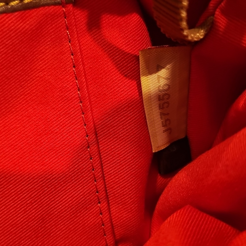 Dooney and Bourke Florentine flap purse..very good condition - Picture 6 of 11